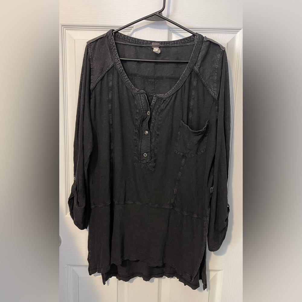 💃 WE THE FREE People Stargazer Henley Button Black Washed Top Women’s Size M